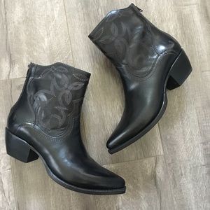 Frye | Black Embroidered Short Cowboy Boots